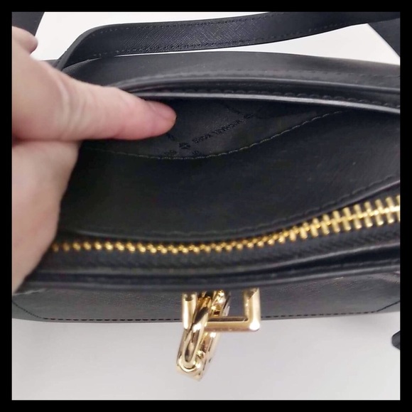 Michael Kors Hamilton Traveler 
Large Black Tote - Picture 9 of 11